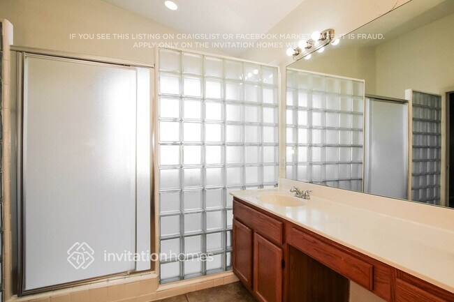 Building Photo - 13146 W Alvarado Cir