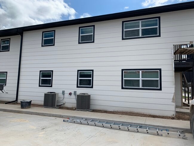 Building Photo - Hometown Apartments