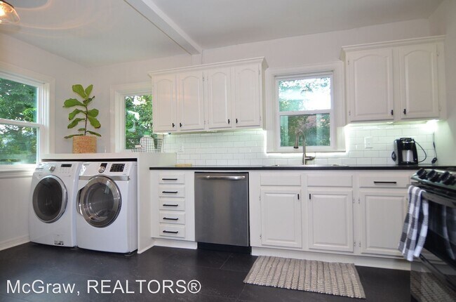 Building Photo - 4 br, 2 bath House - 1132 S. Braden Ave.