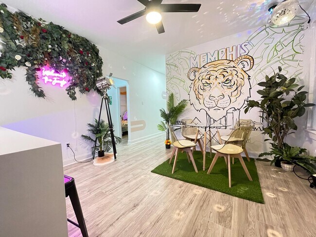 Building Photo - 2462 Hale Ave