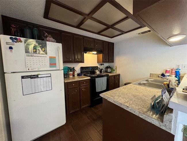 Building Photo - 2900 Lovell Dr
