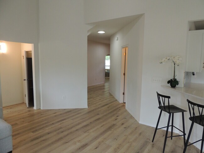 Building Photo - 4416 W Indianola St
