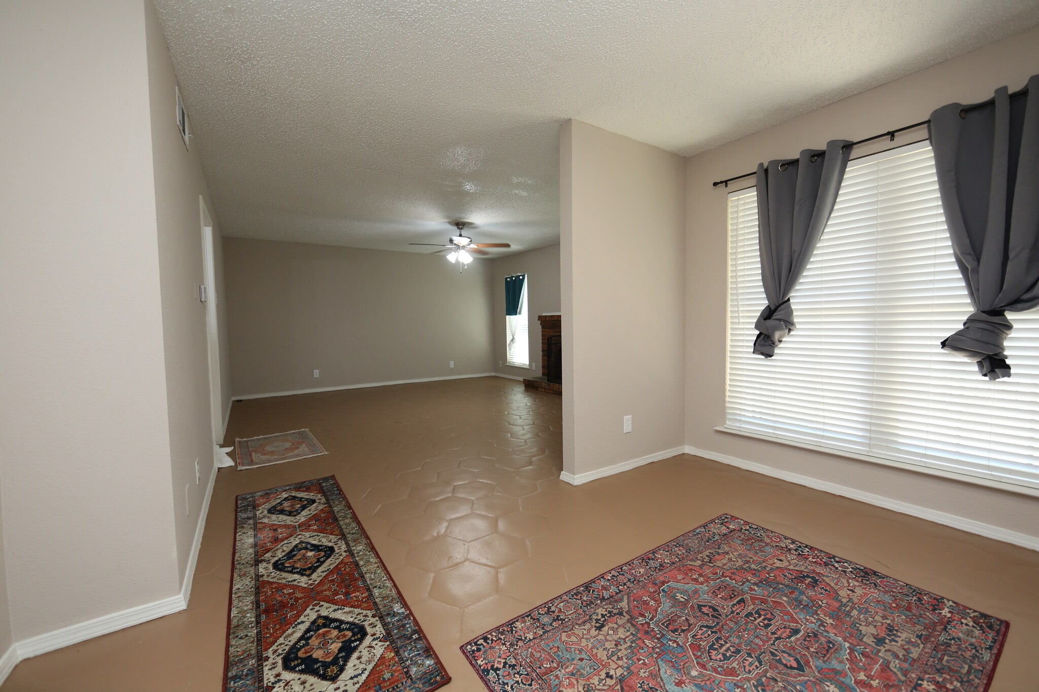 Building Photo - 7727 Meadow Park Dr