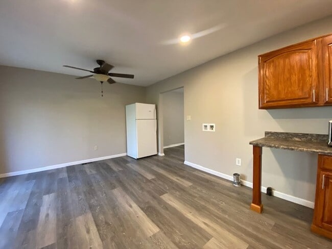 Building Photo - Welcome to this charming 2-bedroom, 1-bathroom ranch style home located in Springfield, OH+