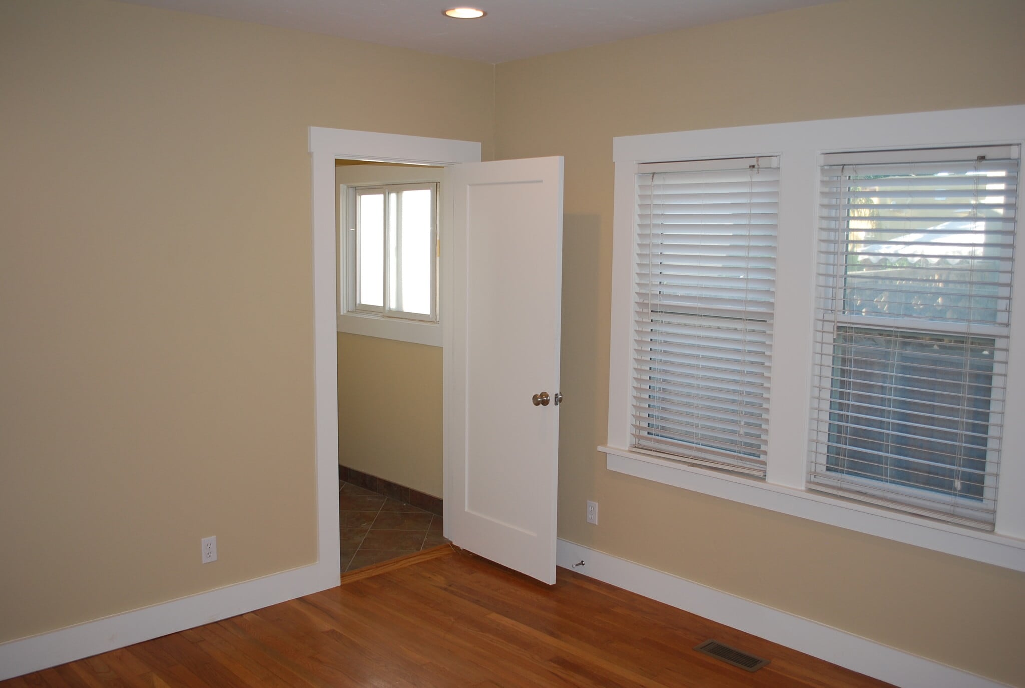 BR 2 - 869 Harding Ave