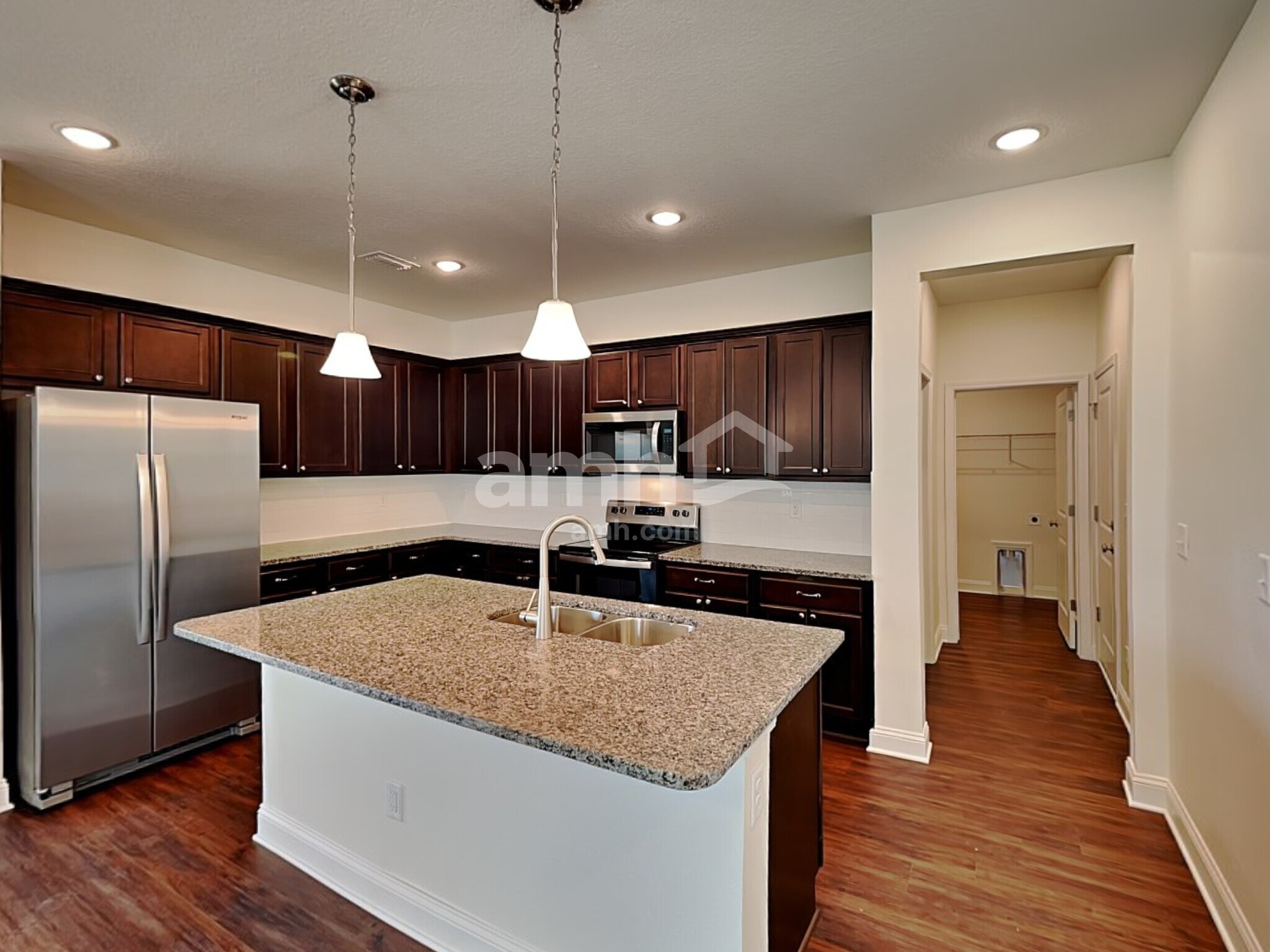 Building Photo - 352 Banyan Frst Dr