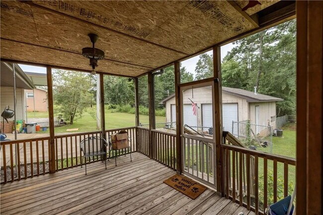 Building Photo - 3 Bedroom Home w/ Workshop and Fenced Yard