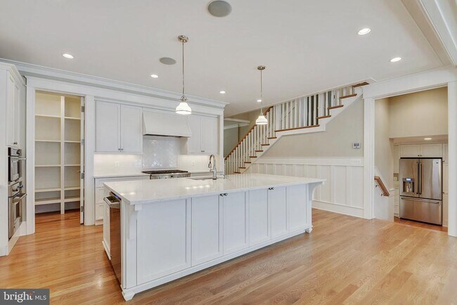 Building Photo - 8703 Bradmoor Dr