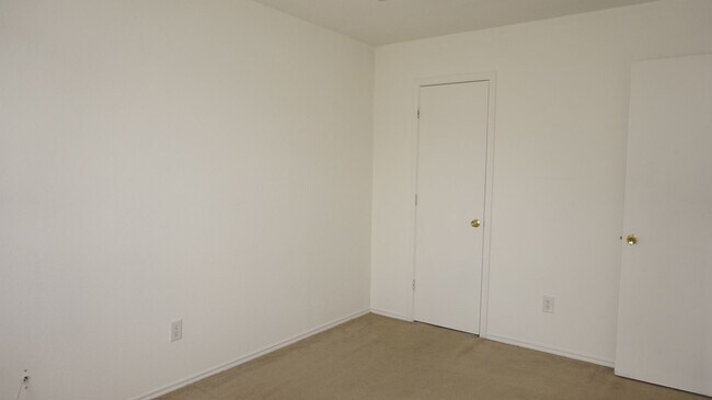 Building Photo - 4600 Greyhound Dr