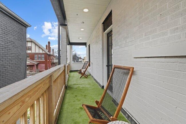 Building Photo - 383 Wilson Ave