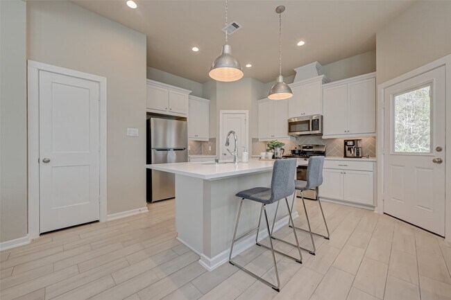 Building Photo - 559 Longleaf Pine Dr