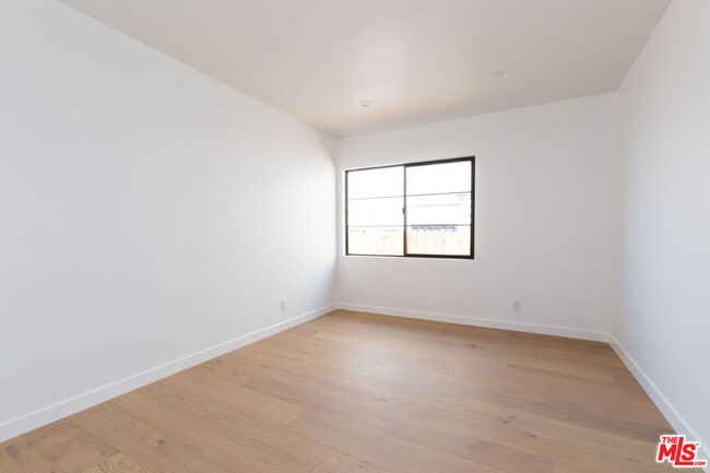Building Photo - 3304 1/2 Casitas Ave