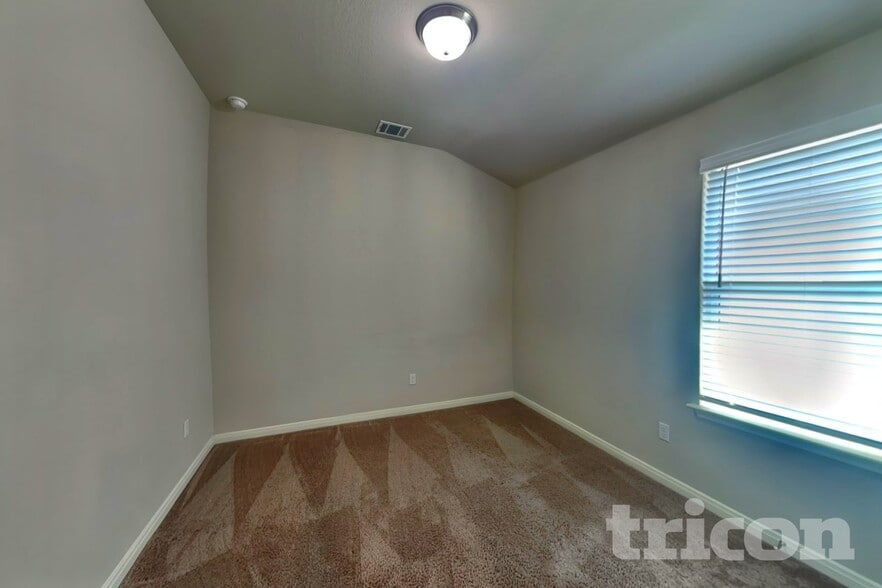 Building Photo - 13661 Paxton Blvd