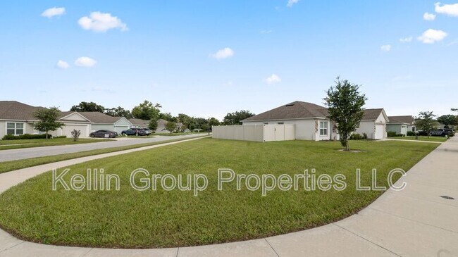 Building Photo - 4762 Drake Ave