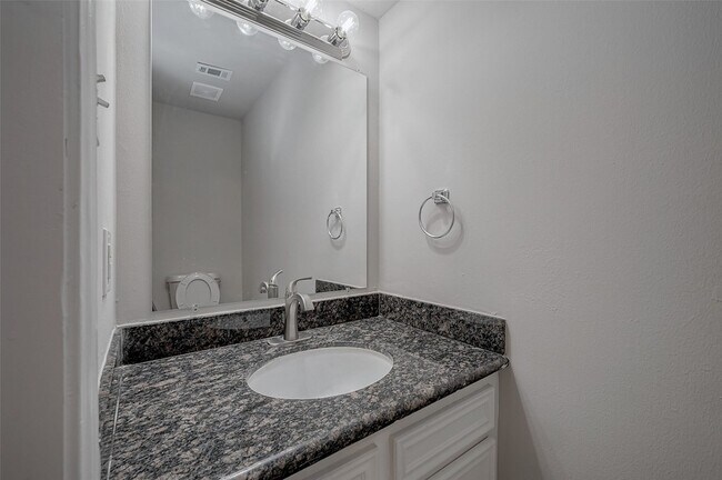Building Photo - 919 Mockingbird Way