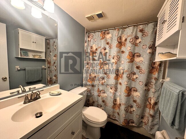 Building Photo - 28100 Pine Haven Way