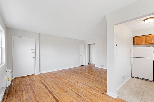 Building Photo - 355 New York Ave