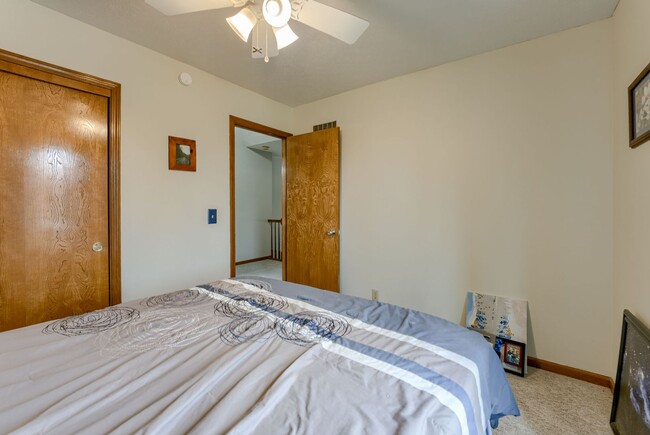 Building Photo - Bright & Airy Tri-Level With Finished Base...