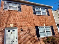 Building Photo - Available 3 Bedroom 1.5 bath Townhouse in Fredericksburg, Stafford County