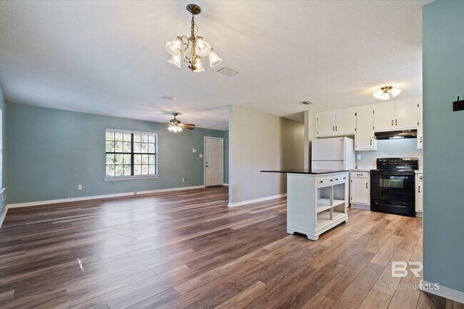 Building Photo - 10510 Gayfer Rd Ext