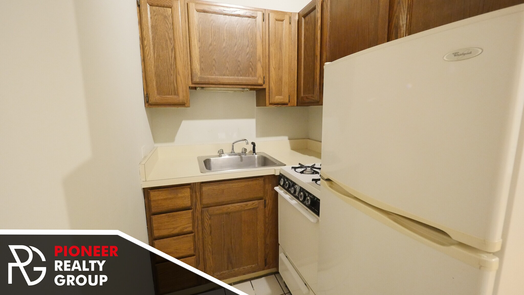 Kitchen - 515 W Melrose St
