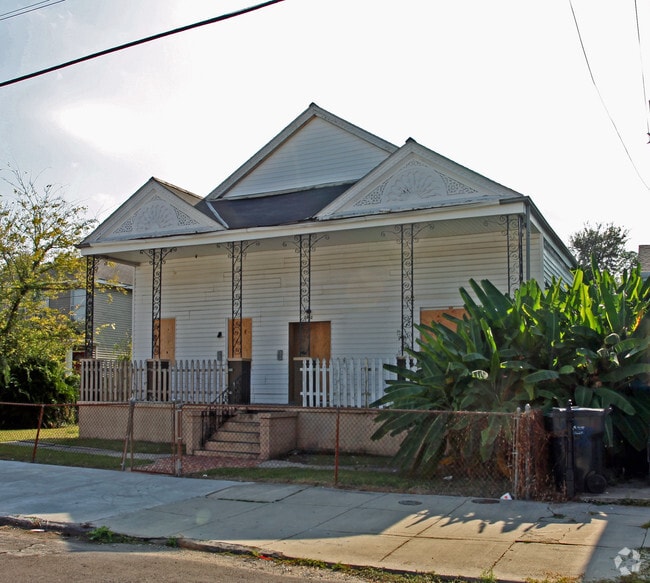 Building Photo - 2642 Dumaine St