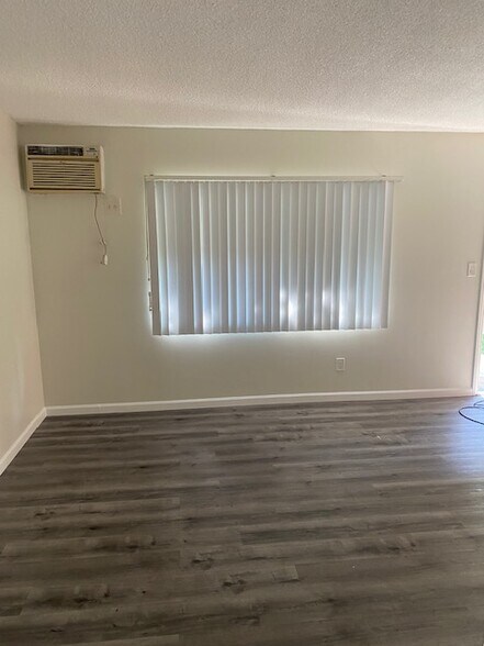Building Photo - 626 E Chevy Chase Dr