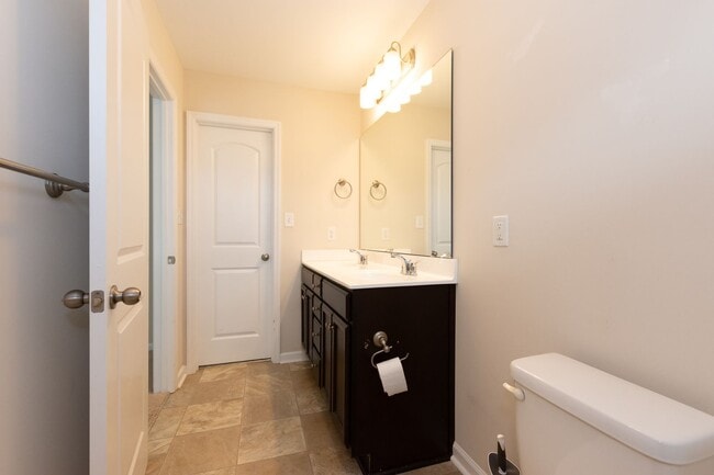 Building Photo - Ready to live close to the beach?