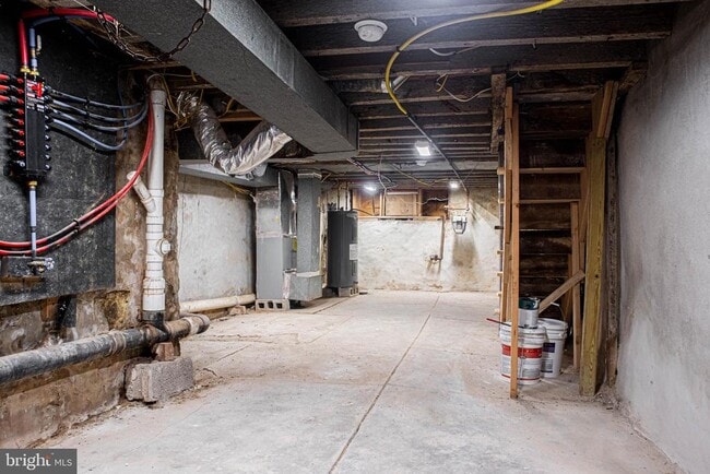 Building Photo - 2348 Moore St