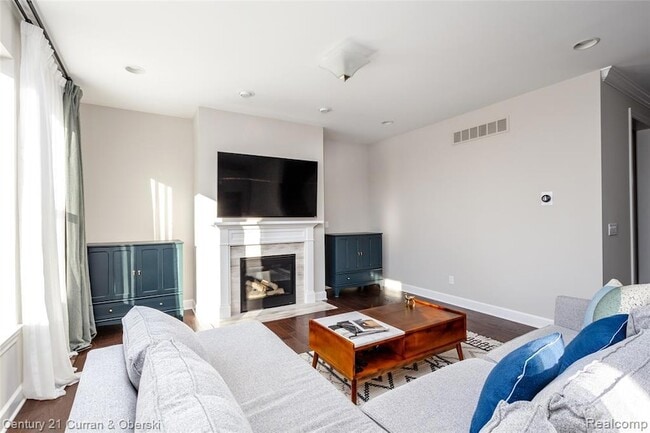 Building Photo - 47749 Fieldstone Dr