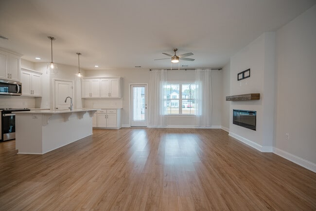 Building Photo - 106 Holland Dr