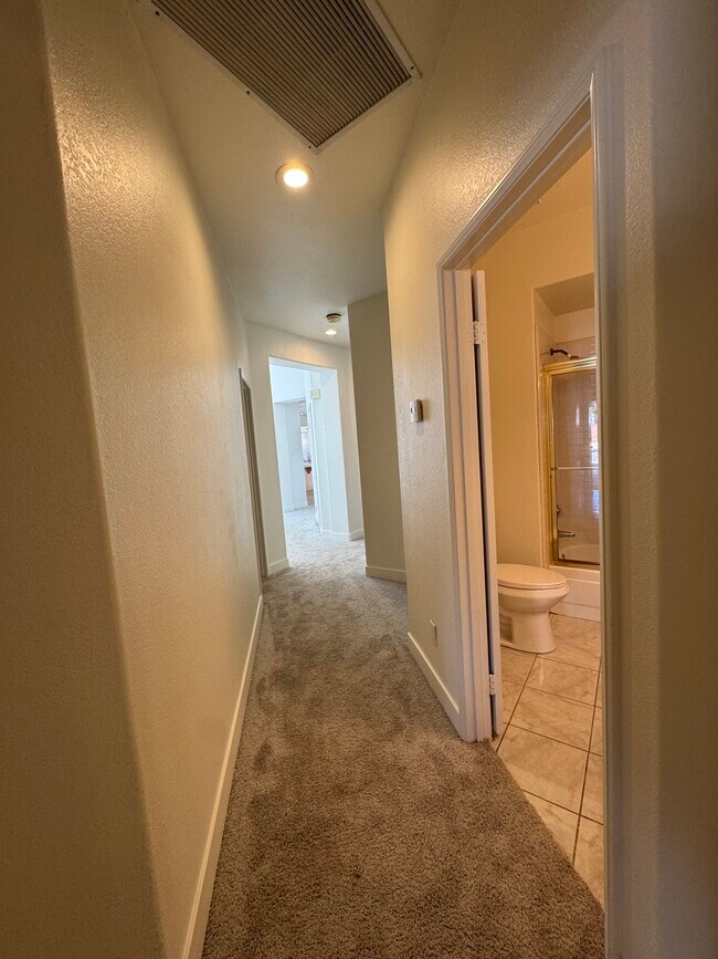 Building Photo - 22747 Pebblestone Dr