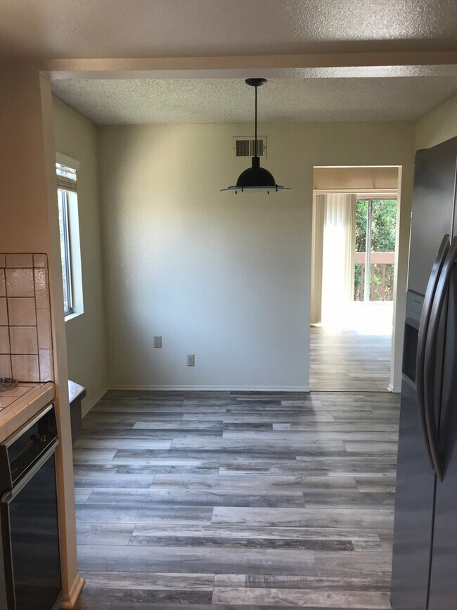 Building Photo - Pullman Duplex
