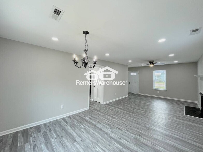 Building Photo - 1054 Ivaloo St