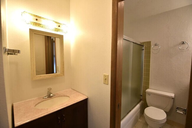 Building Photo - Spacious 2BR/2BA with Fenced Yard in Boulder