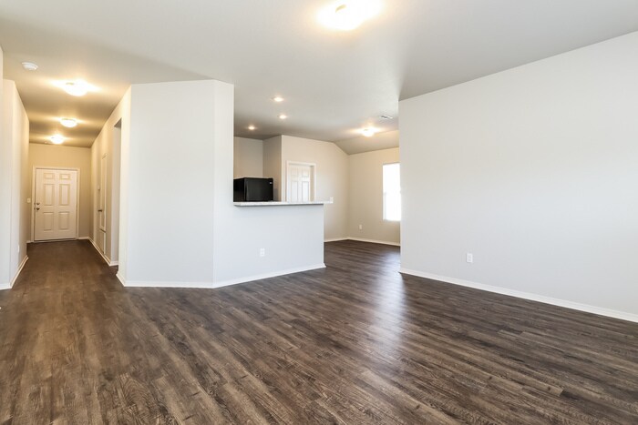 Building Photo - 2048 Bentwood Dr
