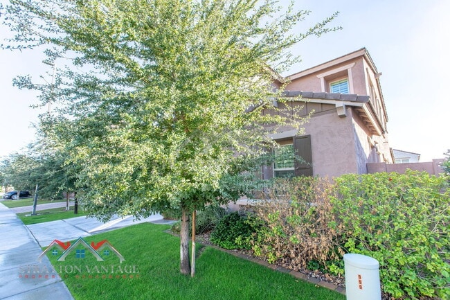 Building Photo - 959 W Zion Pl