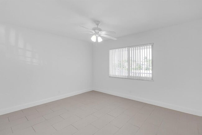 Building Photo - 330 W Camino Real