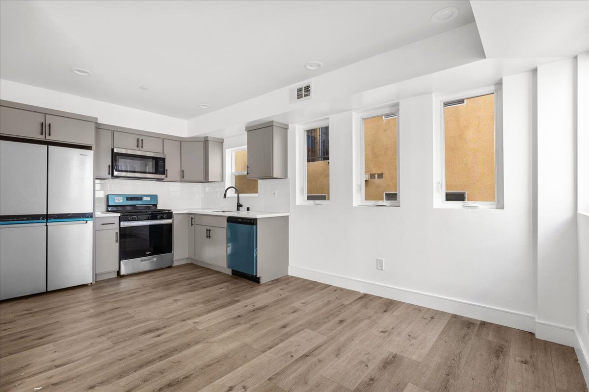 Building Photo - 860 N Hudson Ave