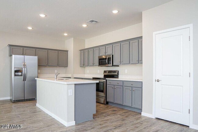 Building Photo - 15815 N 65th Ave