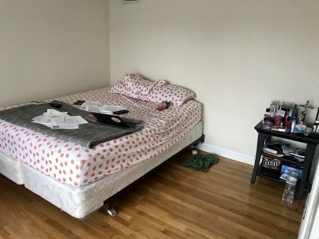 Building Photo - 308 Moody St