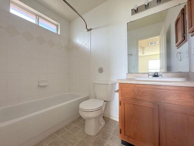 Building Photo - Northeast El Paso 3 Bed Refrig A/C