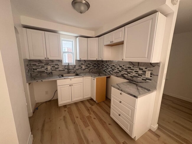 Building Photo - 15243 Eastwood St