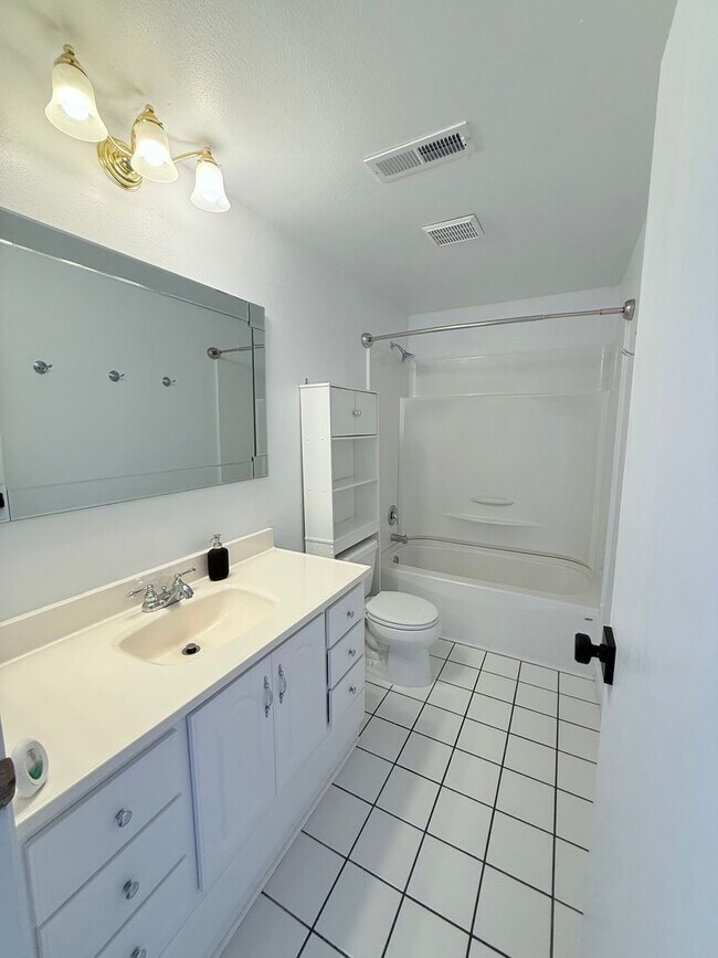 Building Photo - Charming 3-Bed Condo in Quail Run | Pool, ...