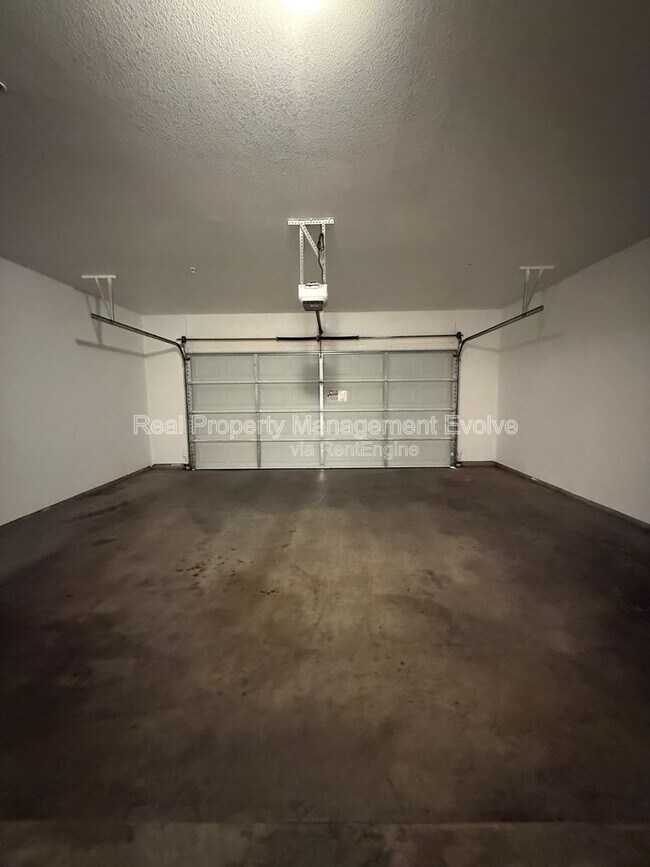 Building Photo - 1702 E Bell Rd