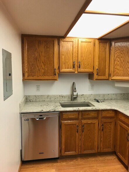 kitchen - 2902 Shadow Creek Dr