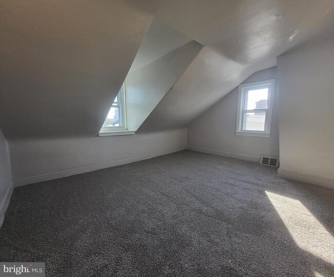 Building Photo - 4 W 2nd St