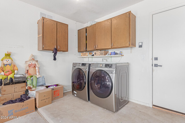 Building Photo - 9922 E Onza Ave
