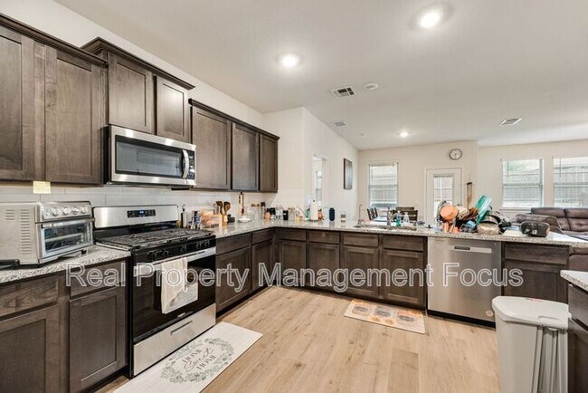 Building Photo - 7205 Bledington Ln