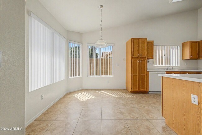 Building Photo - 851 W Palo Verde St